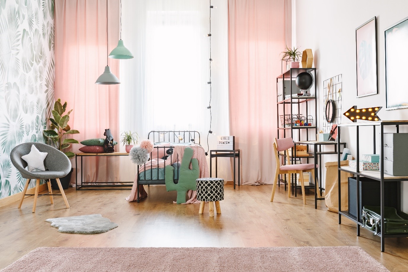zasłony z motywem florystyczno geometrycznym